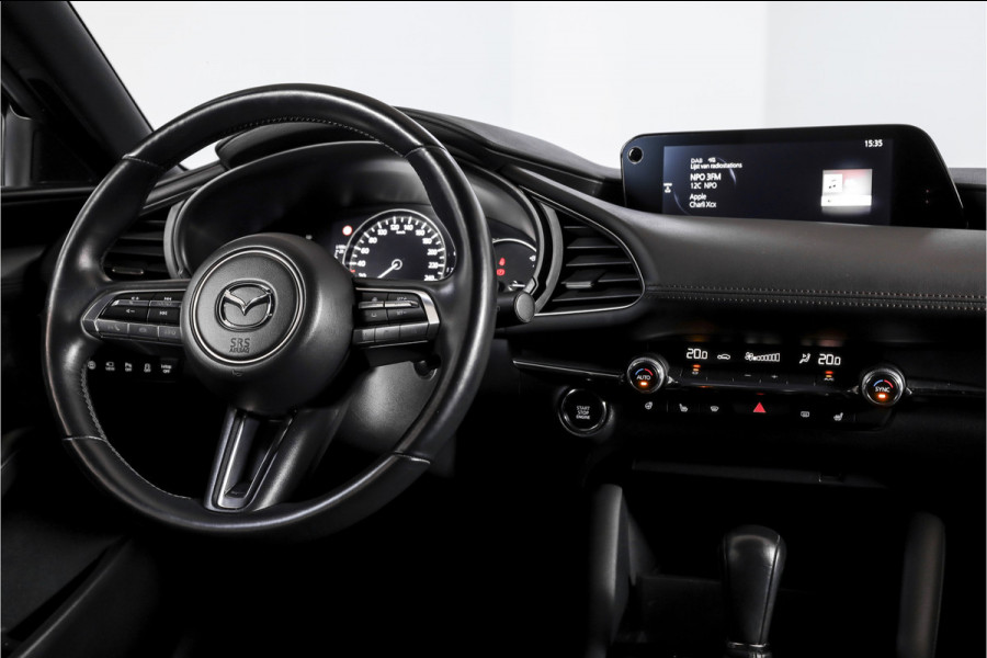 Mazda 3 2.0 e-SkyActiv-G M 122 Comfort met Bose | Bose Audio | Head-up Disp. | Adapt.Cruise | Stoel-+Stuurverw. | 360 Camera | NAV+App.Connect | Auto.Airco | LM 18" |