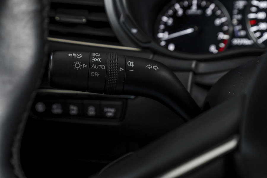 Mazda 3 2.0 e-SkyActiv-G M 122 Comfort met Bose | Bose Audio | Head-up Disp. | Adapt.Cruise | Stoel-+Stuurverw. | 360 Camera | NAV+App.Connect | Auto.Airco | LM 18" |