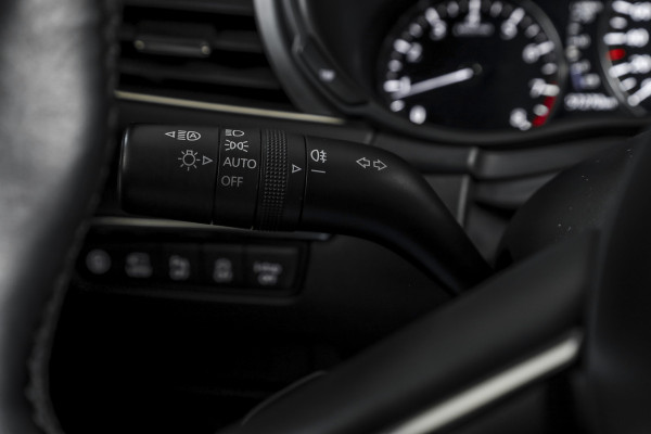 Mazda 3 2.0 e-SkyActiv-G M 122 Comfort met Bose | Bose Audio | Head-up Disp. | Adapt.Cruise | Stoel-+Stuurverw. | 360 Camera | NAV+App.Connect | Auto.Airco | LM 18" |