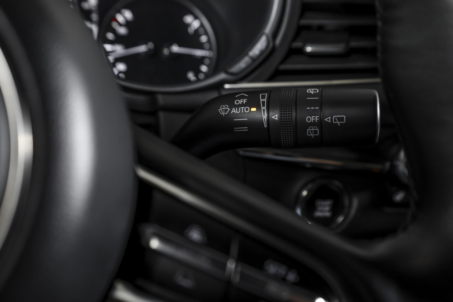 Mazda 3 2.0 e-SkyActiv-G M 122 Comfort met Bose | Bose Audio | Head-up Disp. | Adapt.Cruise | Stoel-+Stuurverw. | 360 Camera | NAV+App.Connect | Auto.Airco | LM 18" |