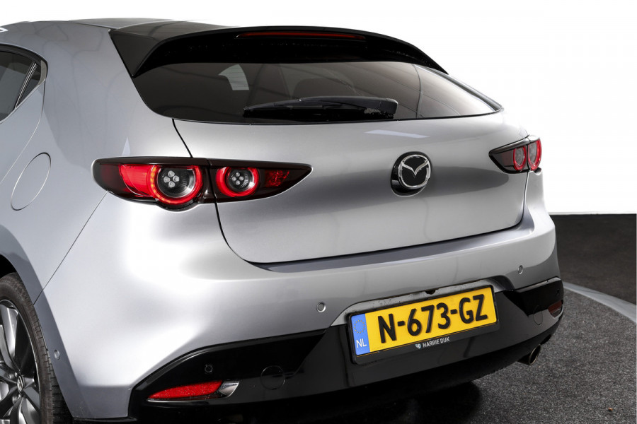 Mazda 3 2.0 e-SkyActiv-G M 122 Comfort met Bose | Bose Audio | Head-up Disp. | Adapt.Cruise | Stoel-+Stuurverw. | 360 Camera | NAV+App.Connect | Auto.Airco | LM 18" |