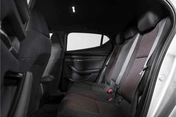 Mazda 3 2.0 e-SkyActiv-G M 122 Comfort met Bose | Bose Audio | Head-up Disp. | Adapt.Cruise | Stoel-+Stuurverw. | 360 Camera | NAV+App.Connect | Auto.Airco | LM 18" |