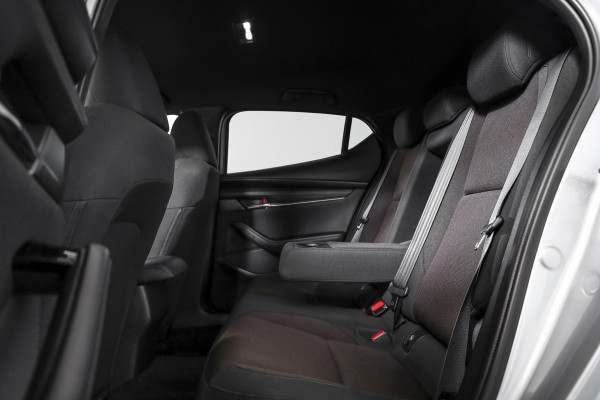Mazda 3 2.0 e-SkyActiv-G M 122 Comfort met Bose | Bose Audio | Head-up Disp. | Adapt.Cruise | Stoel-+Stuurverw. | 360 Camera | NAV+App.Connect | Auto.Airco | LM 18" |