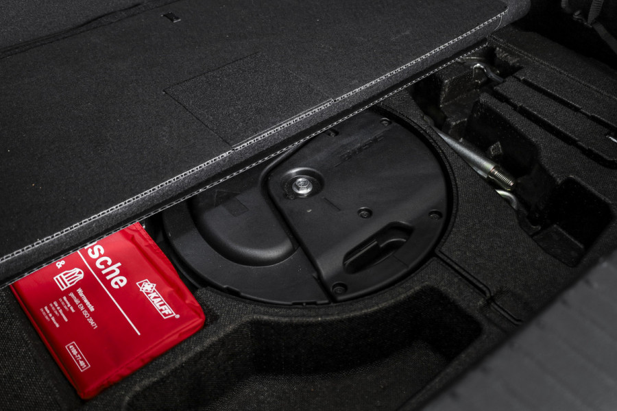 Mazda 3 2.0 e-SkyActiv-G M 122 Comfort met Bose | Bose Audio | Head-up Disp. | Adapt.Cruise | Stoel-+Stuurverw. | 360 Camera | NAV+App.Connect | Auto.Airco | LM 18" |