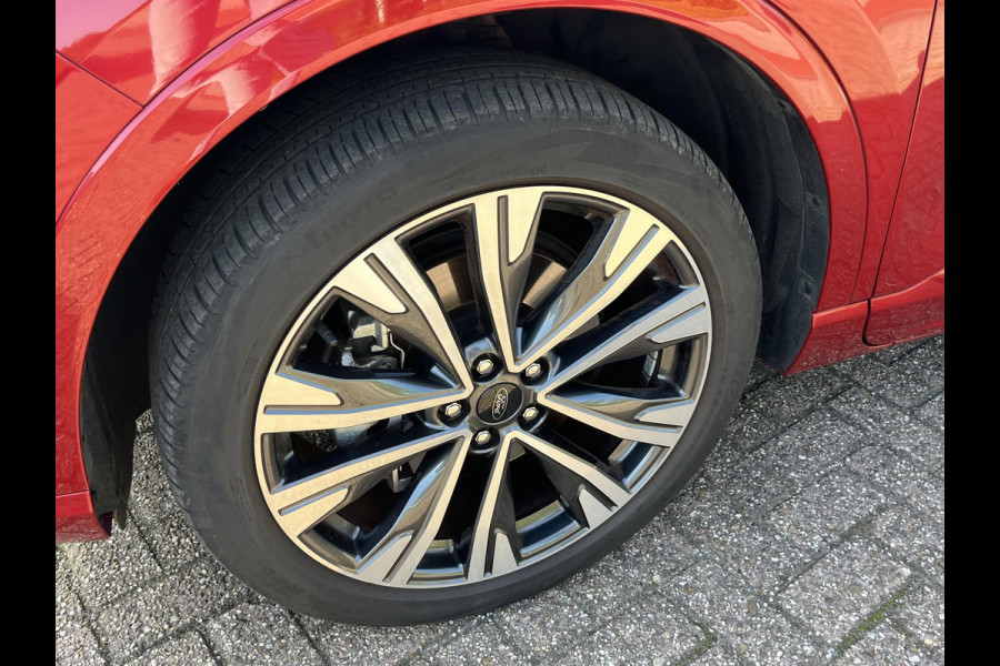 Ford Kuga 2.5 PHEV ST-Line X 225pk | Winter Pack | 20 inch velgen | Achteruitrijcamera | Bang&Olufsen Ford Kuga 2.5 PHEV ST-Line X 225pk | Winter Pack | 20 inch velgen | Achteruitrijcamera | Bang&Olufsen