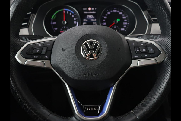 Volkswagen Passat Variant 1.4 TSI PHEV GTE Business | Automaat | Carplay | Navigatie | PHEV | Camera | Stoelverwarming | Climate controle | Adaptive cruise