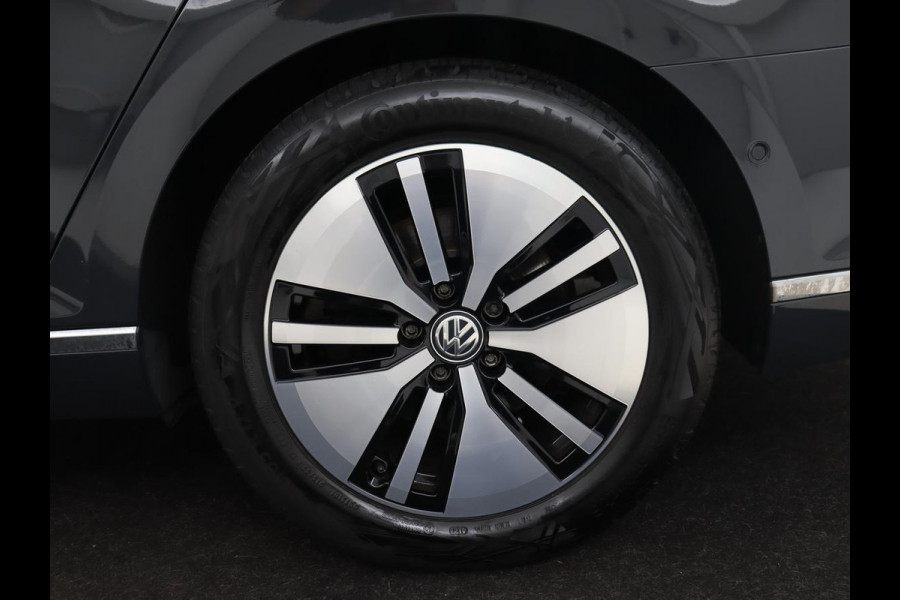 Volkswagen Passat Variant 1.4 TSI PHEV GTE Business | Automaat | Carplay | Navigatie | PHEV | Camera | Stoelverwarming | Climate controle | Adaptive cruise