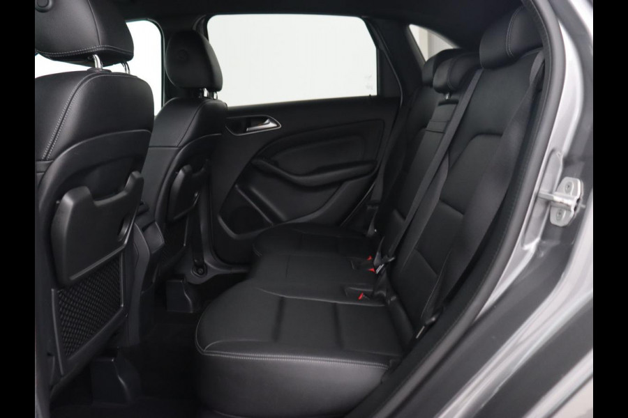 Mercedes-Benz B-Klasse 180 Ambition | Trekhaak| Automaat | Bluetooth | Navigatie | parkeersensor | LMV 18 inch | Leder | LED | Airco