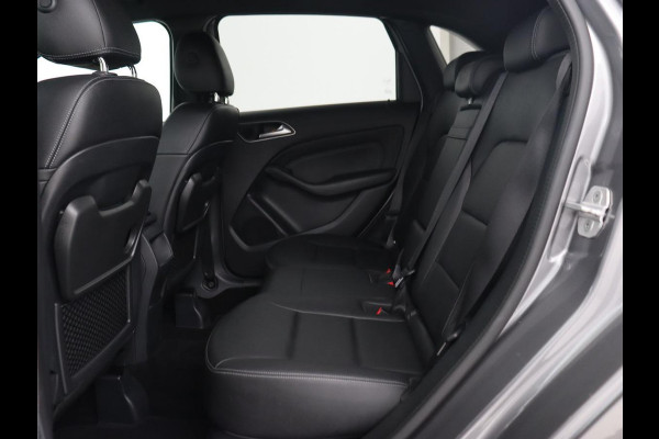 Mercedes-Benz B-Klasse 180 Ambition | Trekhaak| Automaat | Bluetooth | Navigatie | parkeersensor | LMV 18 inch | Leder | LED | Airco