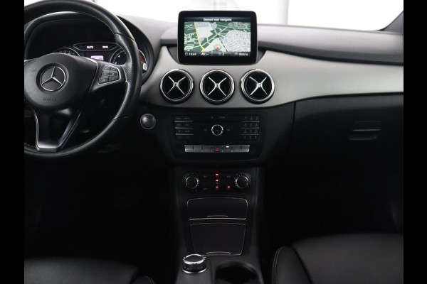 Mercedes-Benz B-Klasse 180 Ambition | Trekhaak| Automaat | Bluetooth | Navigatie | parkeersensor | LMV 18 inch | Leder | LED | Airco