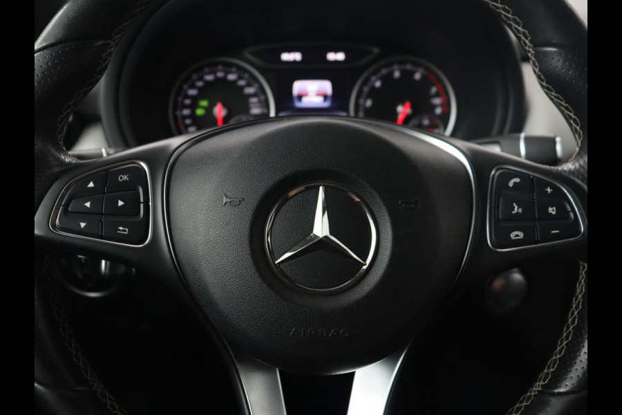 Mercedes-Benz B-Klasse 180 Ambition | Trekhaak| Automaat | Bluetooth | Navigatie | parkeersensor | LMV 18 inch | Leder | LED | Airco