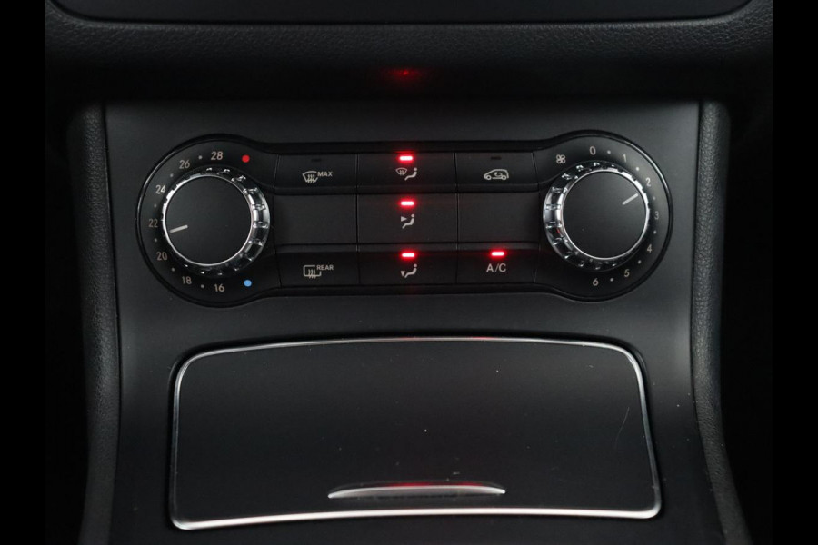 Mercedes-Benz B-Klasse 180 Ambition | Trekhaak| Automaat | Bluetooth | Navigatie | parkeersensor | LMV 18 inch | Leder | LED | Airco
