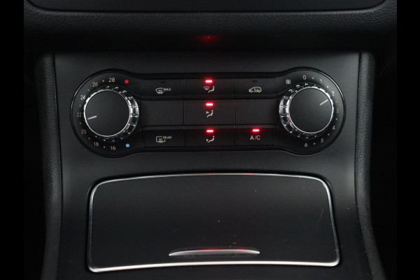 Mercedes-Benz B-Klasse 180 Ambition | Trekhaak| Automaat | Bluetooth | Navigatie | parkeersensor | LMV 18 inch | Leder | LED | Airco