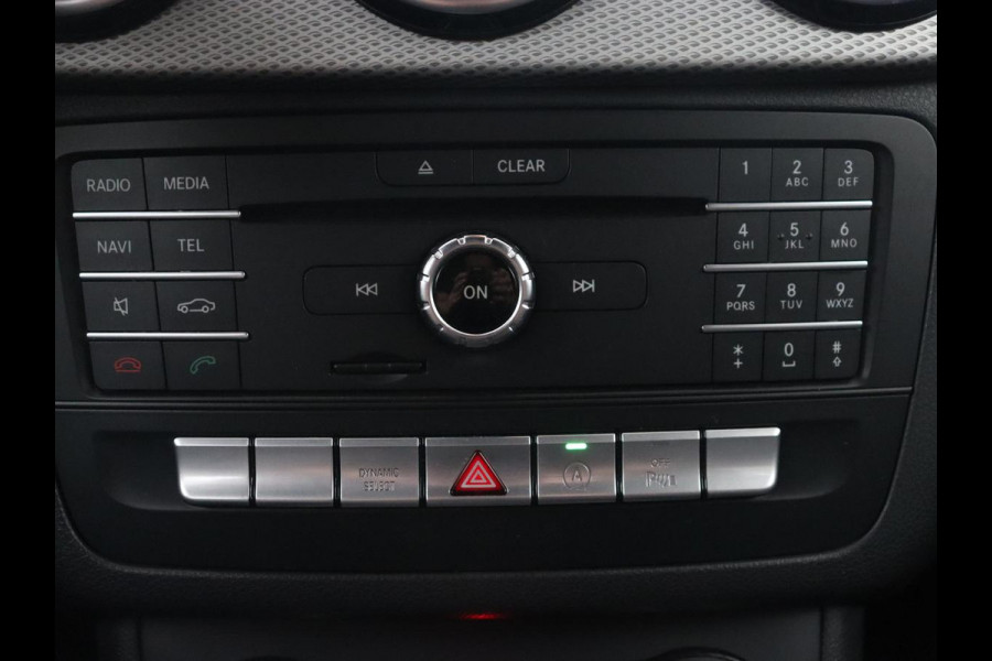 Mercedes-Benz B-Klasse 180 Ambition | Trekhaak| Automaat | Bluetooth | Navigatie | parkeersensor | LMV 18 inch | Leder | LED | Airco