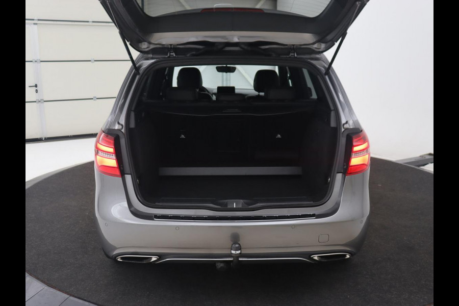 Mercedes-Benz B-Klasse 180 Ambition | Trekhaak| Automaat | Bluetooth | Navigatie | parkeersensor | LMV 18 inch | Leder | LED | Airco