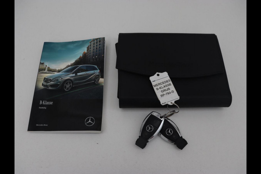 Mercedes-Benz B-Klasse 180 Ambition | Trekhaak| Automaat | Bluetooth | Navigatie | parkeersensor | LMV 18 inch | Leder | LED | Airco
