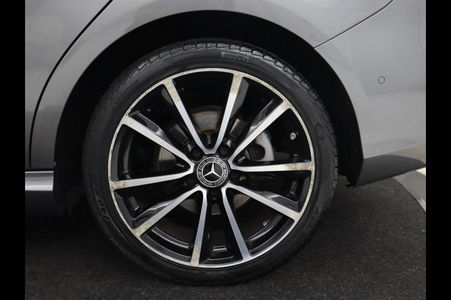 Mercedes-Benz B-Klasse 180 Ambition | Trekhaak| Automaat | Bluetooth | Navigatie | parkeersensor | LMV 18 inch | Leder | LED | Airco