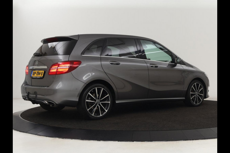 Mercedes-Benz B-Klasse 180 Ambition | Trekhaak| Automaat | Bluetooth | Navigatie | parkeersensor | LMV 18 inch | Leder | LED | Airco