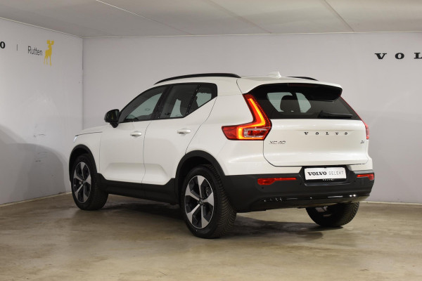 Volvo XC40 B4 211PK automaat Plus Dark / Navigatie / Harman Kardon / Stuur & Stoelverwarming / 19" Velgen / Trekhaak / Elektrische stoelverst. met geheugen