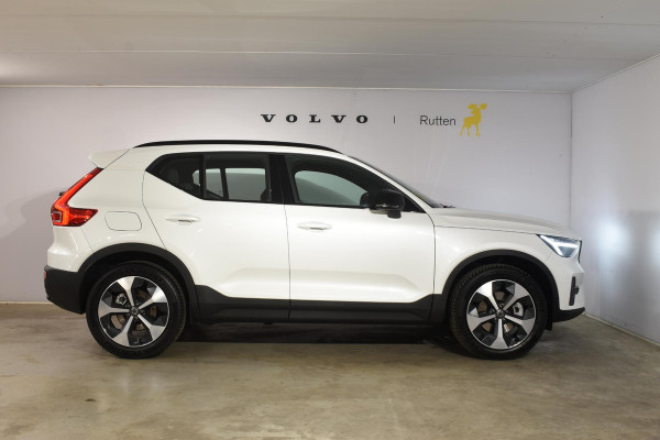 Volvo XC40 B4 211PK automaat Plus Dark / Navigatie / Harman Kardon / Stuur & Stoelverwarming / 19" Velgen / Trekhaak / Elektrische stoelverst. met geheugen