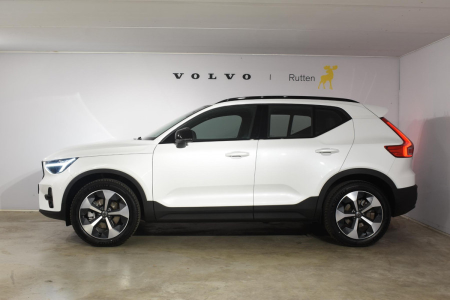 Volvo XC40 B4 211PK automaat Plus Dark / Navigatie / Harman Kardon / Stuur & Stoelverwarming / 19" Velgen / Trekhaak / Elektrische stoelverst. met geheugen