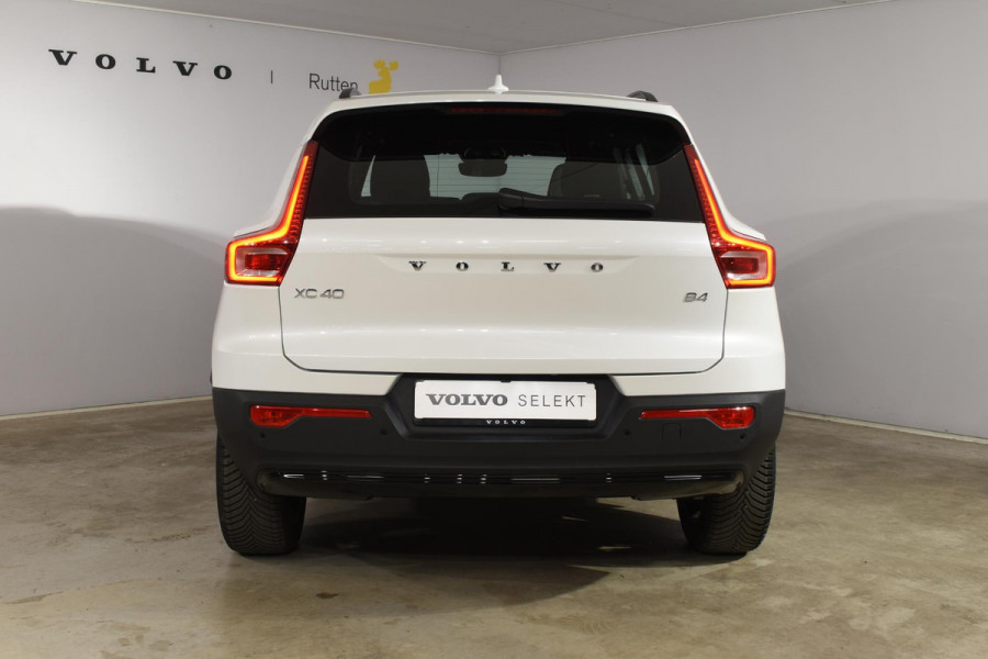 Volvo XC40 B4 211PK automaat Plus Dark / Navigatie / Harman Kardon / Stuur & Stoelverwarming / 19" Velgen / Trekhaak / Elektrische stoelverst. met geheugen