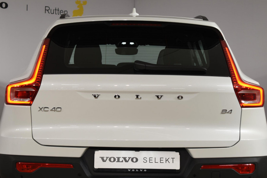 Volvo XC40 B4 211PK automaat Plus Dark / Navigatie / Harman Kardon / Stuur & Stoelverwarming / 19" Velgen / Trekhaak / Elektrische stoelverst. met geheugen