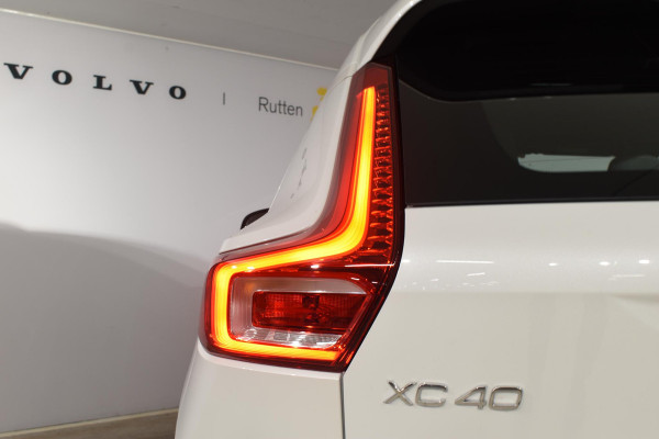 Volvo XC40 B4 211PK automaat Plus Dark / Navigatie / Harman Kardon / Stuur & Stoelverwarming / 19" Velgen / Trekhaak / Elektrische stoelverst. met geheugen