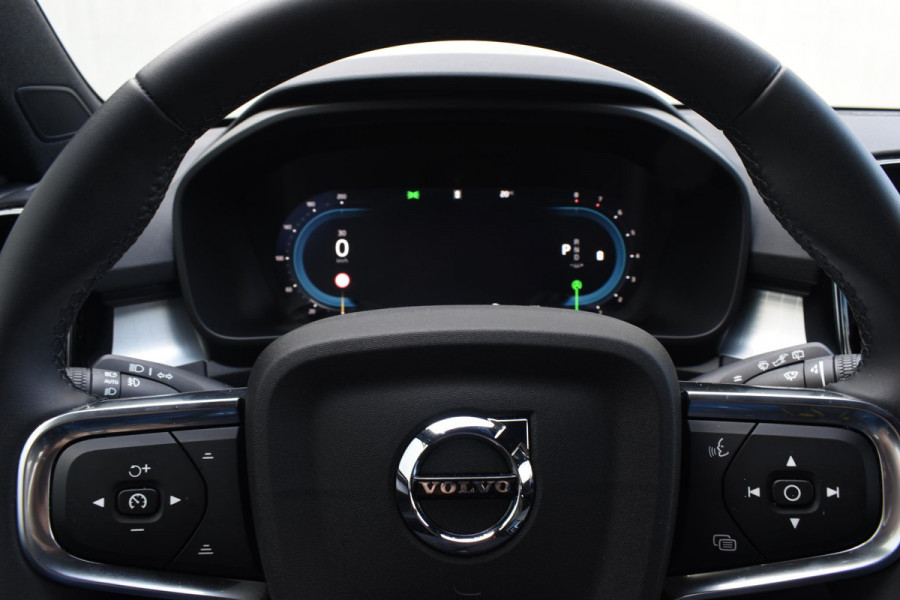 Volvo XC40 B4 211PK automaat Plus Dark / Navigatie / Harman Kardon / Stuur & Stoelverwarming / 19" Velgen / Trekhaak / Elektrische stoelverst. met geheugen