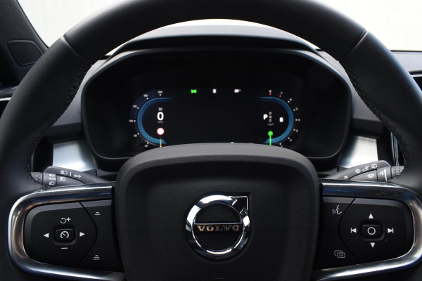 Volvo XC40 B4 211PK automaat Plus Dark / Navigatie / Harman Kardon / Stuur & Stoelverwarming / 19" Velgen / Trekhaak / Elektrische stoelverst. met geheugen