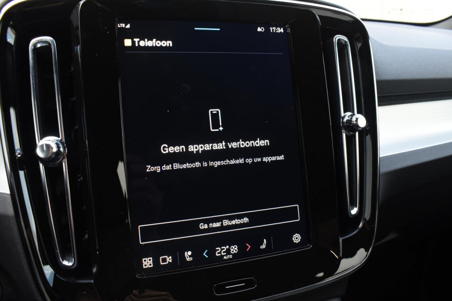 Volvo XC40 B4 211PK automaat Plus Dark / Navigatie / Harman Kardon / Stuur & Stoelverwarming / 19" Velgen / Trekhaak / Elektrische stoelverst. met geheugen