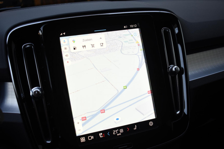 Volvo XC40 B4 211PK automaat Plus Dark / Navigatie / Harman Kardon / Stuur & Stoelverwarming / 19" Velgen / Trekhaak / Elektrische stoelverst. met geheugen