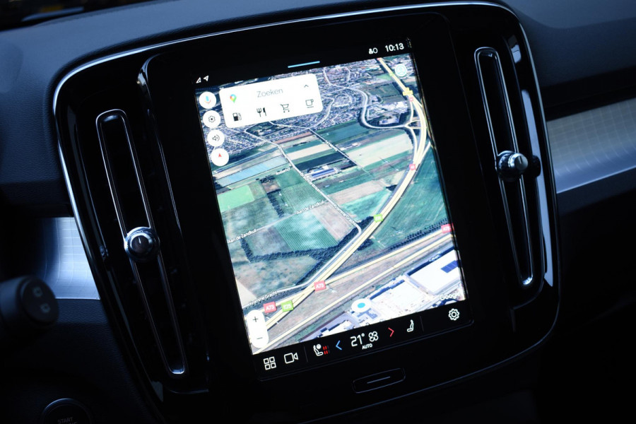 Volvo XC40 B4 211PK automaat Plus Dark / Navigatie / Harman Kardon / Stuur & Stoelverwarming / 19" Velgen / Trekhaak / Elektrische stoelverst. met geheugen