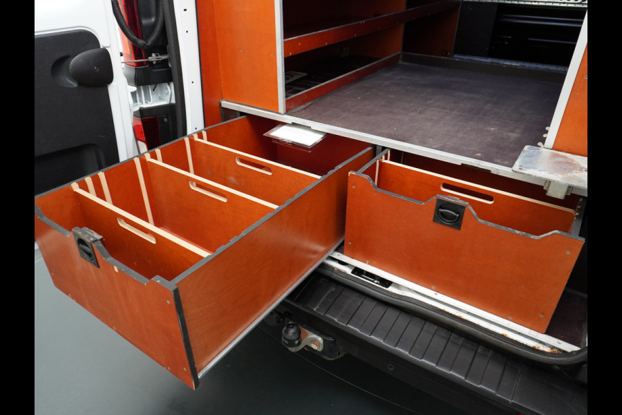 Renault Trafic dCi Navi Trekhaak Pdc CruiseControl SchuifdeurRechts Tel. Usb Airco Bluetooth Elek.Ramen/Spiegels VerstelbareStoelen T27 Comfort
