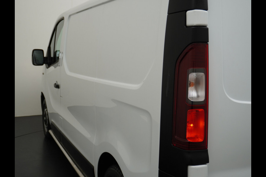 Renault Trafic dCi Navi Trekhaak Pdc CruiseControl SchuifdeurRechts Tel. Usb Airco Bluetooth Elek.Ramen/Spiegels VerstelbareStoelen T27 Comfort