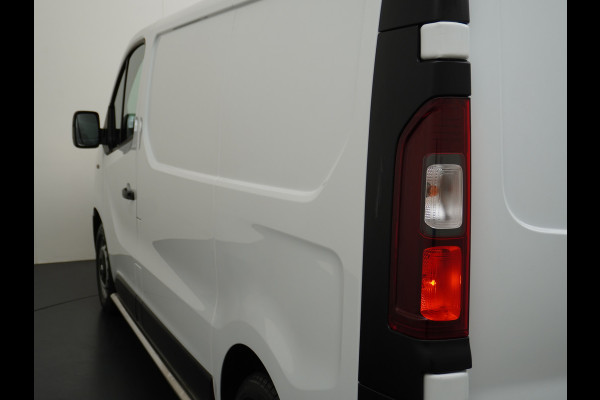 Renault Trafic dCi Navi Trekhaak Pdc CruiseControl SchuifdeurRechts Tel. Usb Airco Bluetooth Elek.Ramen/Spiegels VerstelbareStoelen T27 Comfort