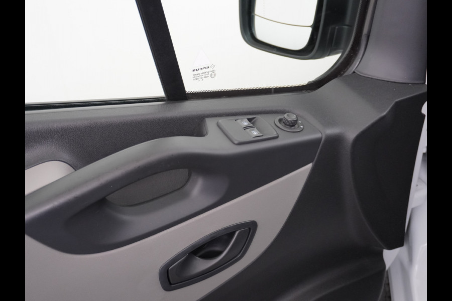 Renault Trafic dCi Navi Trekhaak Pdc CruiseControl SchuifdeurRechts Tel. Usb Airco Bluetooth Elek.Ramen/Spiegels VerstelbareStoelen T27 Comfort