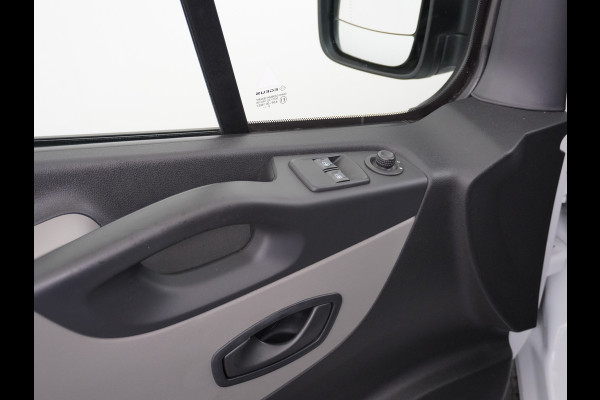Renault Trafic dCi Navi Trekhaak Pdc CruiseControl SchuifdeurRechts Tel. Usb Airco Bluetooth Elek.Ramen/Spiegels VerstelbareStoelen T27 Comfort