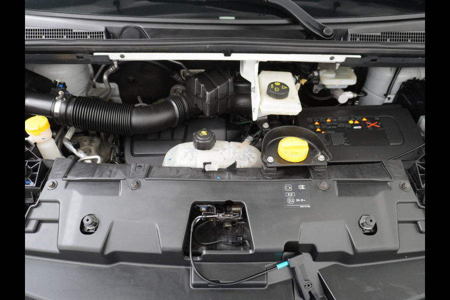 Renault Trafic dCi Navi Trekhaak Pdc CruiseControl SchuifdeurRechts Tel. Usb Airco Bluetooth Elek.Ramen/Spiegels VerstelbareStoelen T27 Comfort