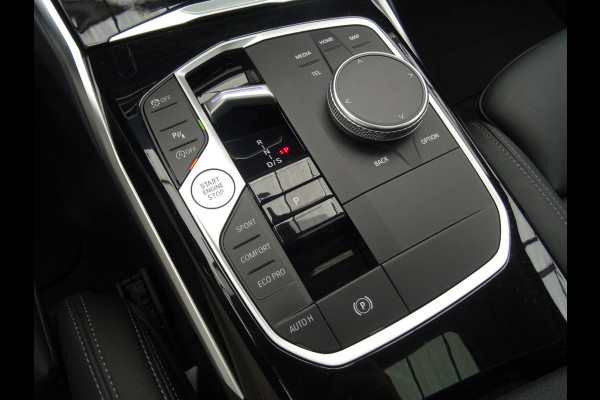 BMW 3 Serie Touring 318i * PANORAMADAK * LEER * CARPLAY !!