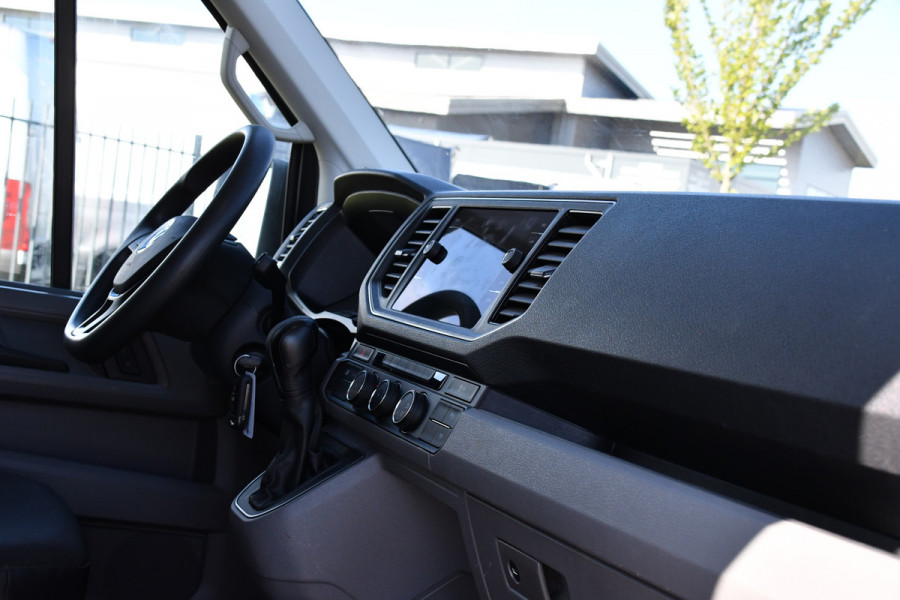 Volkswagen Crafter 35 2.0 TDI L3H3 PB Edition Highline Camera, Cruise. Carplay, LED, 177pk, Trekhaak, Automaat, multimedia, Uniek!