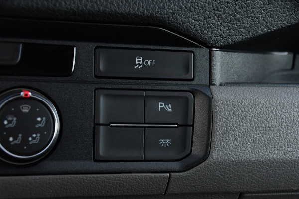 Volkswagen Crafter 35 2.0 TDI L3H3 PB Edition Highline Camera, Cruise. Carplay, LED, 177pk, Trekhaak, Automaat, multimedia, Uniek!