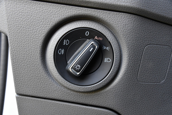 Volkswagen Crafter 35 2.0 TDI L3H3 PB Edition Highline Camera, Cruise. Carplay, LED, 177pk, Trekhaak, Automaat, multimedia, Uniek!