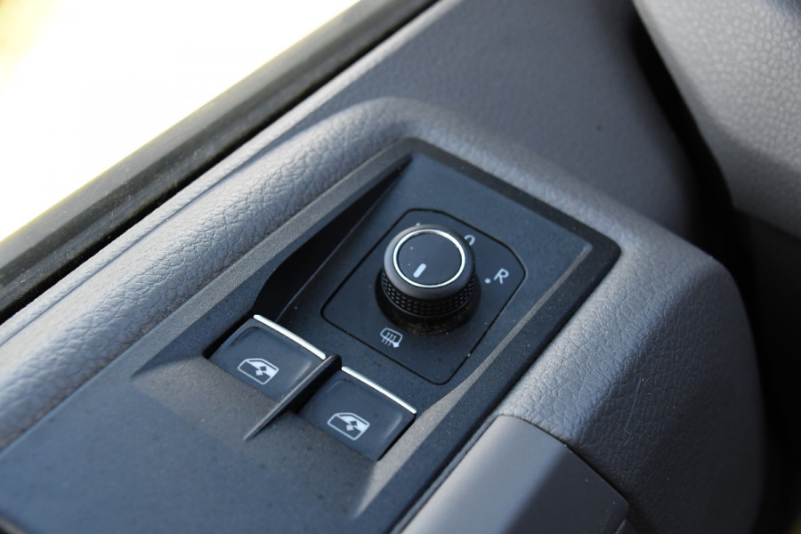 Volkswagen Crafter 35 2.0 TDI L3H3 PB Edition Highline Camera, Cruise. Carplay, LED, 177pk, Trekhaak, Automaat, multimedia, Uniek!