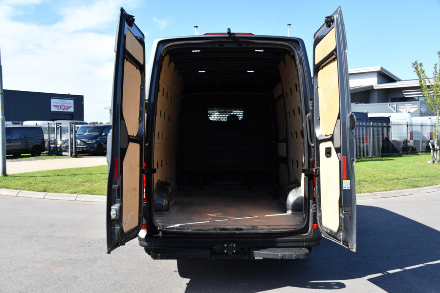 Volkswagen Crafter 35 2.0 TDI L3H3 PB Edition Highline Camera, Cruise. Carplay, LED, 177pk, Trekhaak, Automaat, multimedia, Uniek!