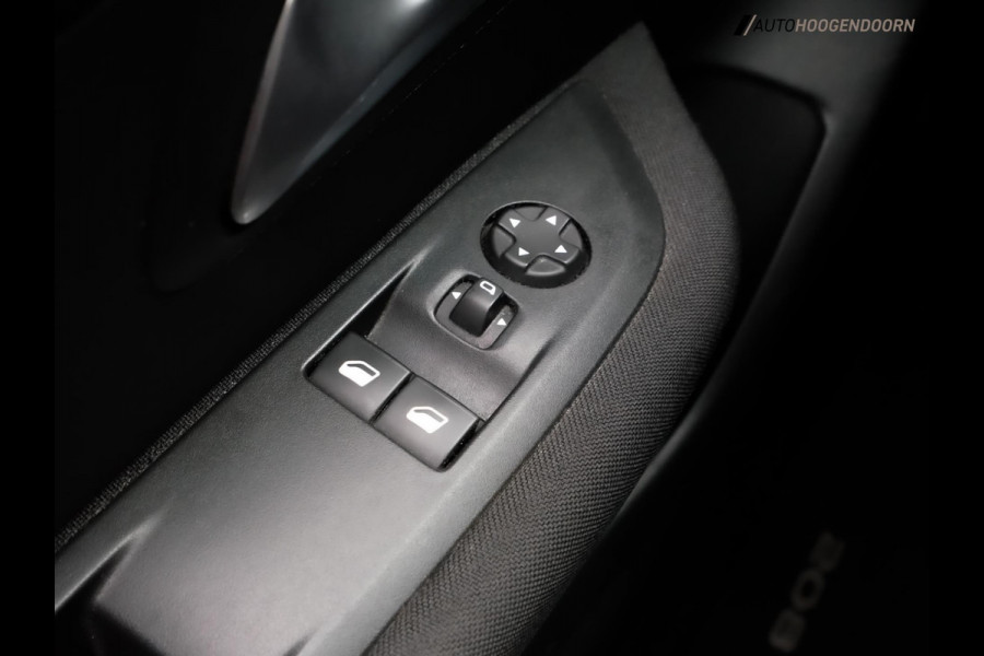 Peugeot 208 1.2 PureTech Sport (APPLE CARPLAY,LED,NAVIGATIE,PARKEERSENSOREN,SPORTSTOELEN,CRUISE,NIEUWE APK,TOPCONDITIE)