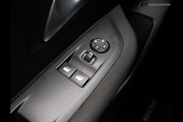 Peugeot 208 1.2 PureTech Sport (APPLE CARPLAY,LED,NAVIGATIE,PARKEERSENSOREN,SPORTSTOELEN,CRUISE,NIEUWE APK,TOPCONDITIE)