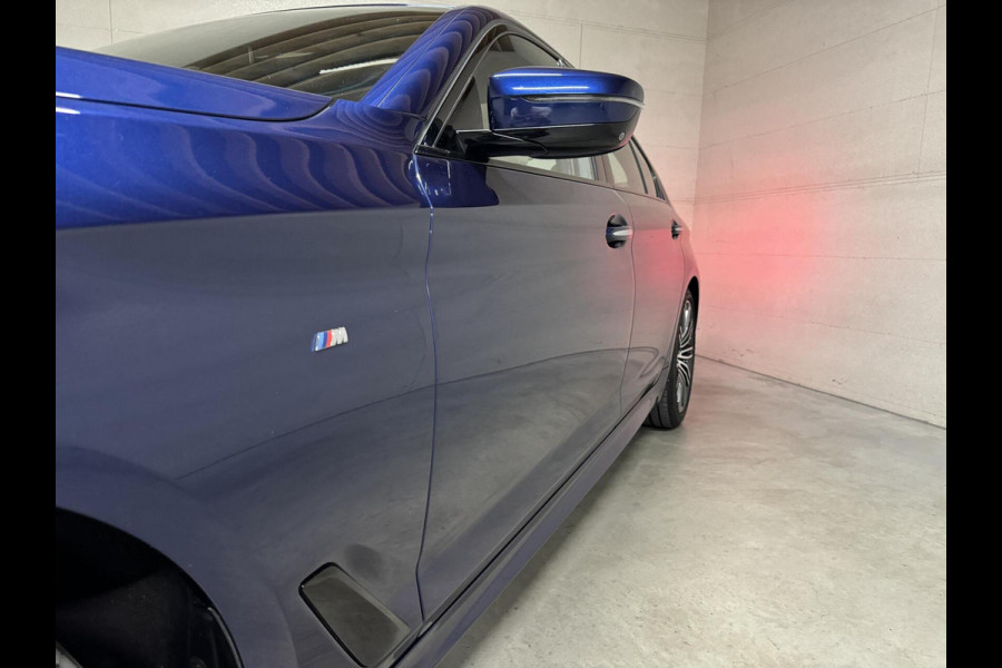 BMW 5 Serie 530d M-Sport Individual Pano HUD 360° Sfeer NAP