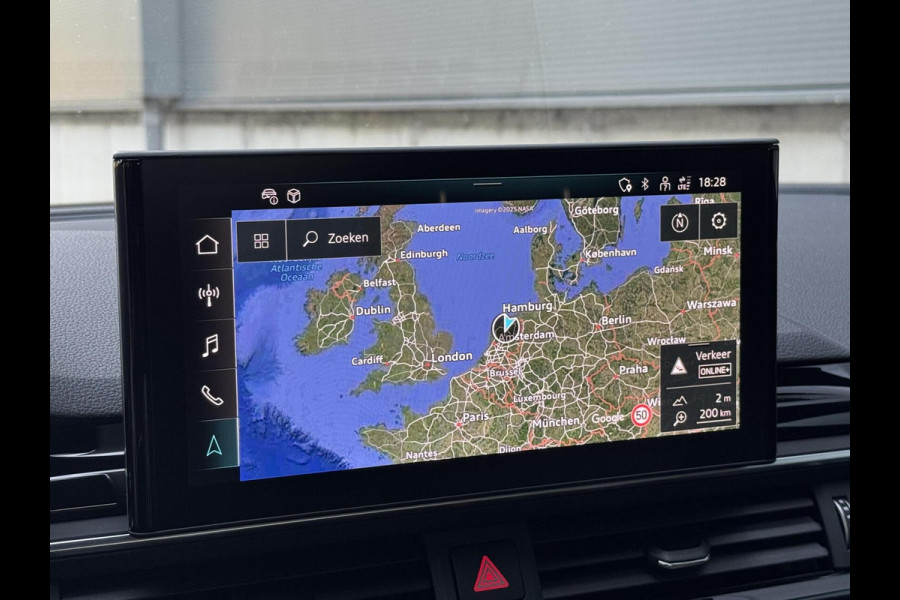 Audi A4 Avant 35 TFSI S edition Competition Automaat | Zwart optiek | Stoelverwarming | Google Navigatie | Apple CarPlay | Getint glas |