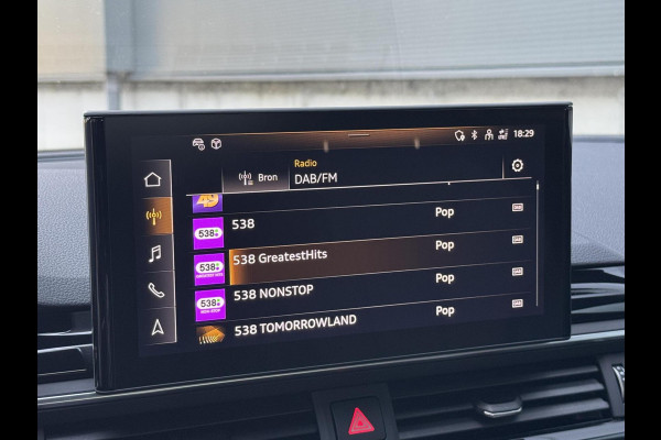 Audi A4 Avant 35 TFSI S edition Competition Automaat | Zwart optiek | Stoelverwarming | Google Navigatie | Apple CarPlay | Getint glas |